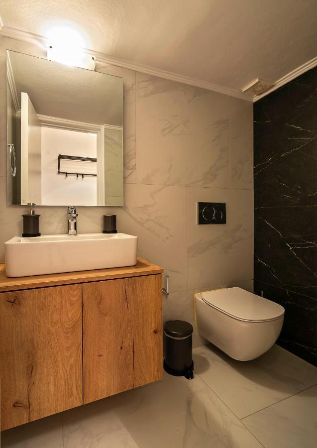 Elegant, Spacious & Minimalist Aptm W/Balcony Leilighet Athen Eksteriør bilde